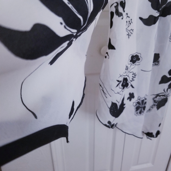 Floral, Flowy, Bell Sleeve, Asymmetrical Blouse - Picture 3 of 8